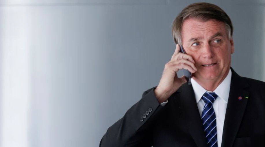 Bolsonaro diz que PEC da reeleição passa na Câmara, mas pode cair no Senado