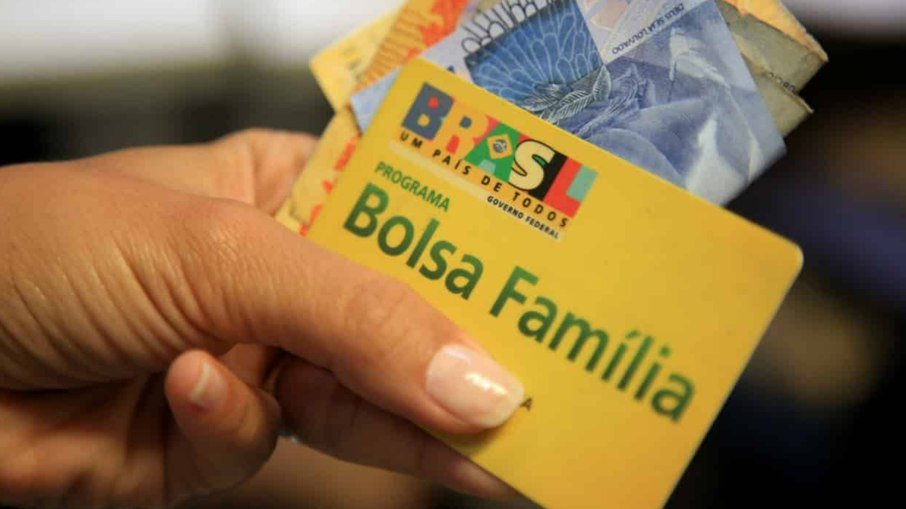 PT vai ao STF por Bolsa Família e denuncia exclusão de 25 milhões de beneficiados por Bolsonaro