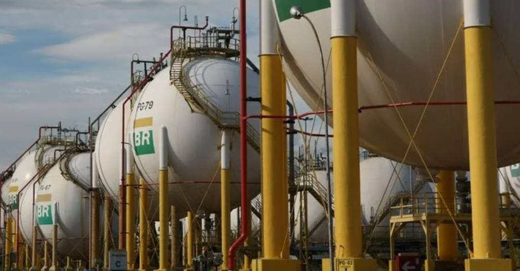 Petrobras vai dobrar e até quadruplicar preço do gás às distribuidoras