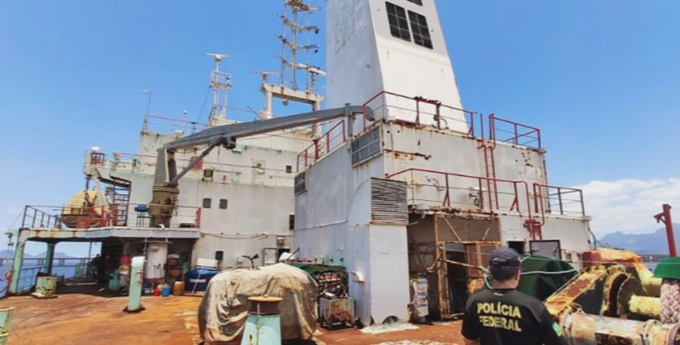 Polícia Federal resgata marinheiros trabalhando em regime de escravidão na Baía de Guanabara
