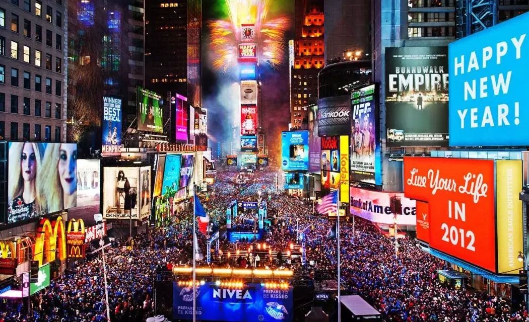 Só vacinados vão ver ao vivo maçã cair no revéillon da Times Square em Nova Yorque