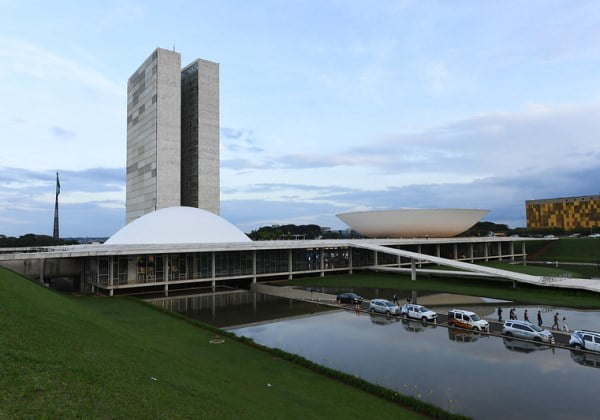 Parlamentares controlam mais da metade dos investimentos do Orçamento