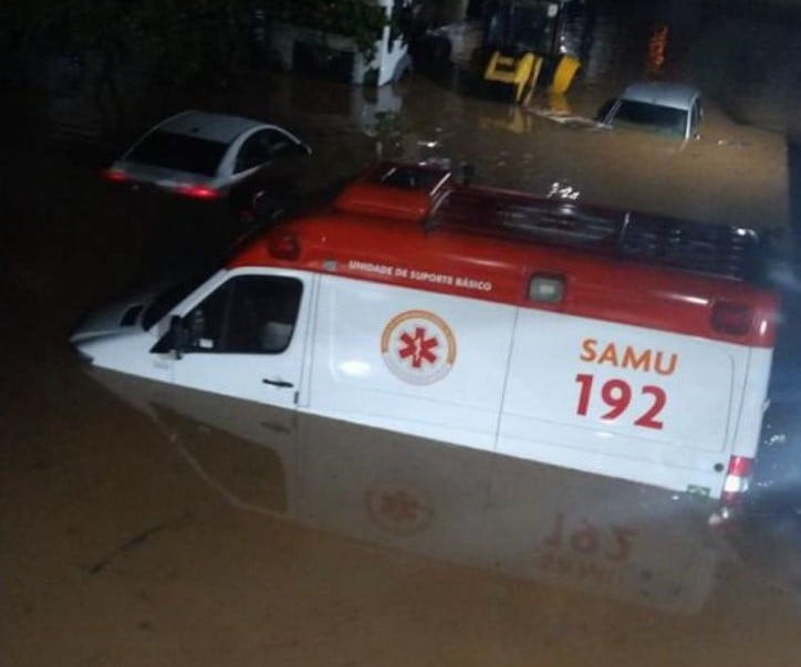 Urgente. Temporal inunda Lídice no Sul Fluminense e interdita estrada Barra Mansa-Angra dos Reis (assista aos vídeos)
