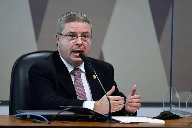 Anastasia é eleito novo ministro do TCU pelo plenário do Senado