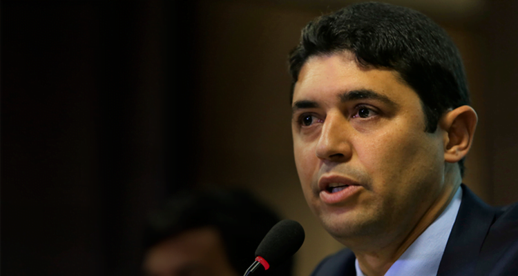 Ministro da CGU acha que Brasil está maduro para legalizar lobby