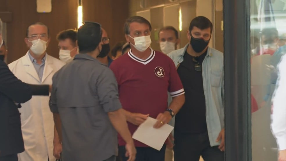 Ao deixar hospital, Bolsonaro lembra a facada de 2018: “A faca entrou, tem imagens. Não é difícil chegar ao mandante do atentado”