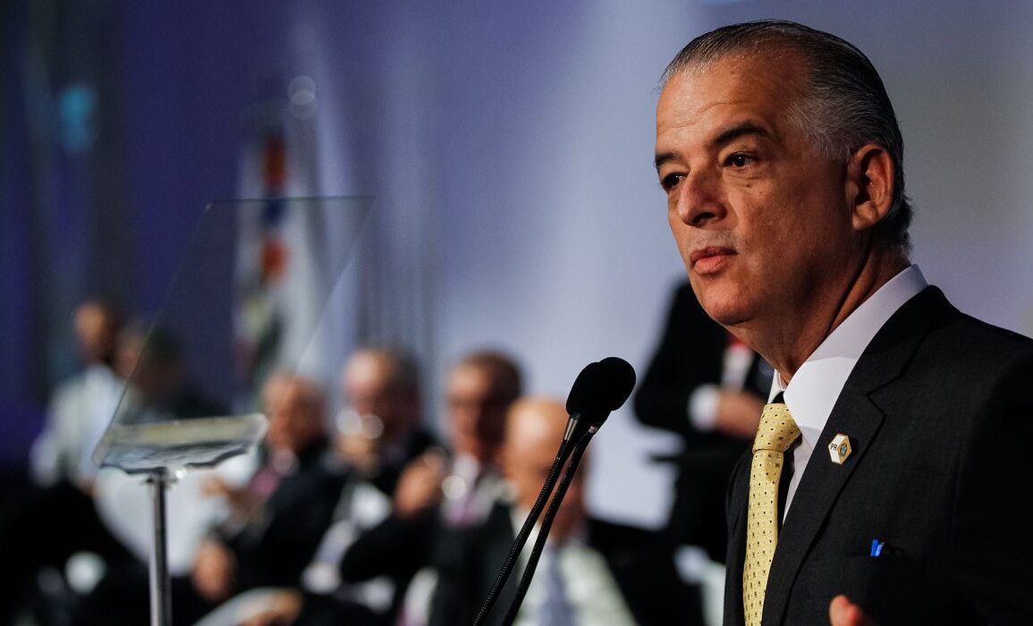 Alvo de operação policial sobre fraudes na saúde, Márcio França se declara vítima de abuso com interesse eleitoral