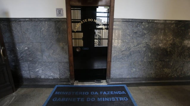 Bolsonaro tem gabinete no Rio que nunca usou e que custou R$ 1,7 mi em salários  de servidores