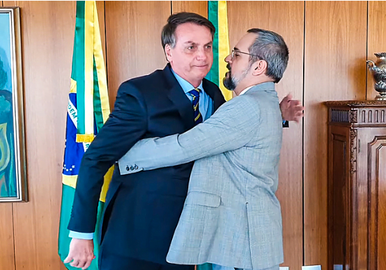 Weintraub promete contar podres dos Bolsonaro que vão “chocar a maioria”