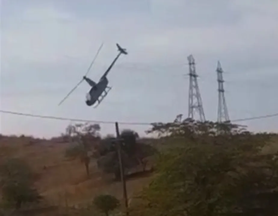 Helicóptero com deputado federal e vice-prefeito cai em Engenheiro Caldas (MG); veja o vídeo