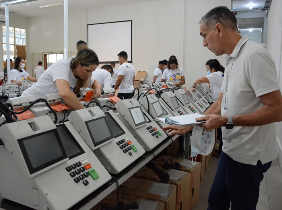 Segundo turno entre Lula e Bolsonaro se torna a mais interessante do que eleições anteriores, aponta Ipec