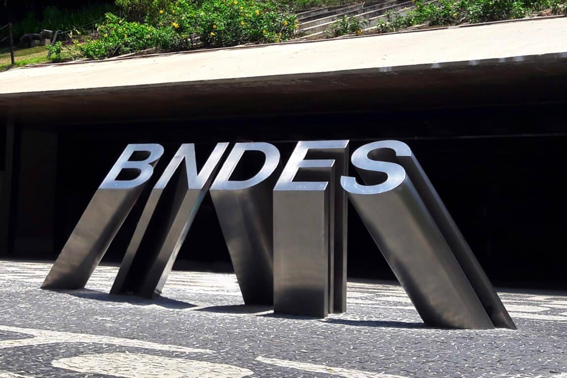 Mercadante está cotado para ser presidente de um BNDES fortalecido