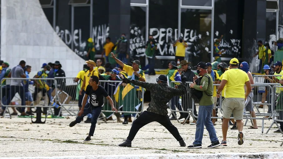 Omissões e ingenuidades nos atos terroristas de 8 de janeiro em Brasília
