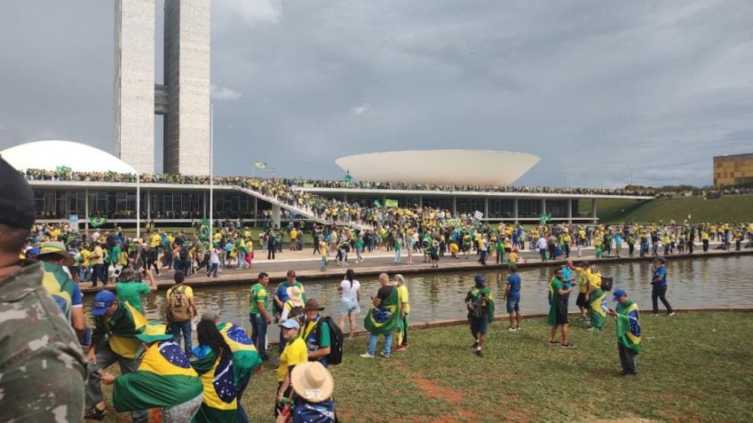 Os poderes da República no Estado Democrático Direito no Brasil foram estuprados