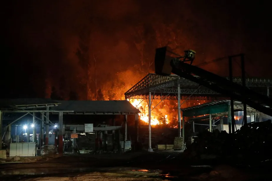 Governo chileno decreta estado de catástrofe após incêndios causarem 13 mortes