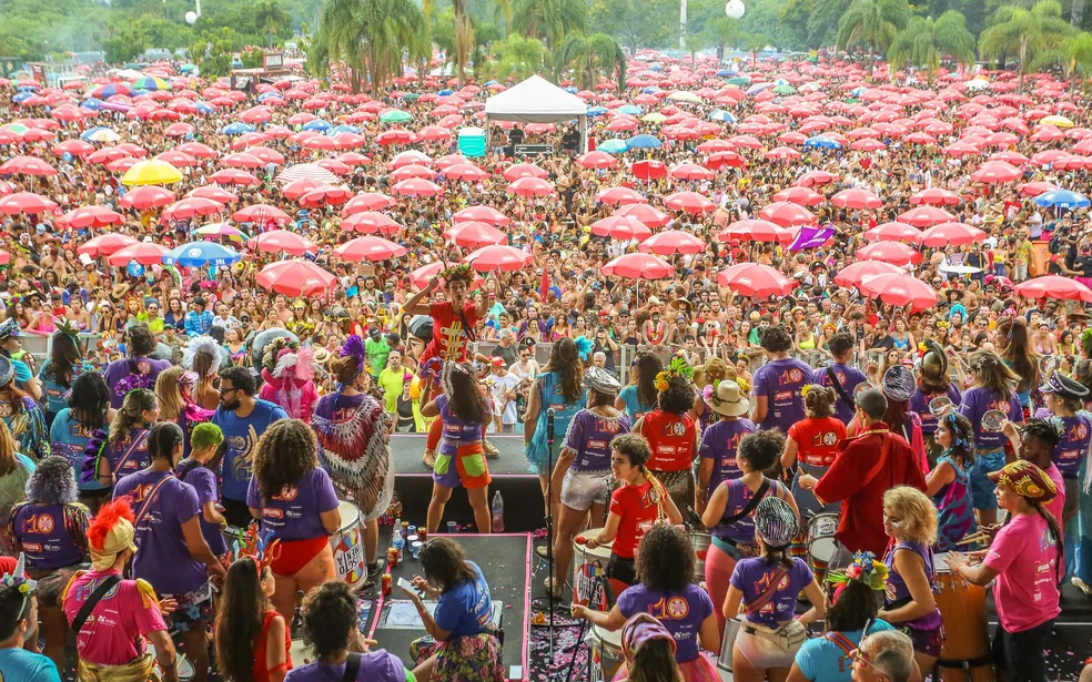 Nesta segunda-feira, mais 45 blocos desfilam pelas ruas do Rio de Janeiro