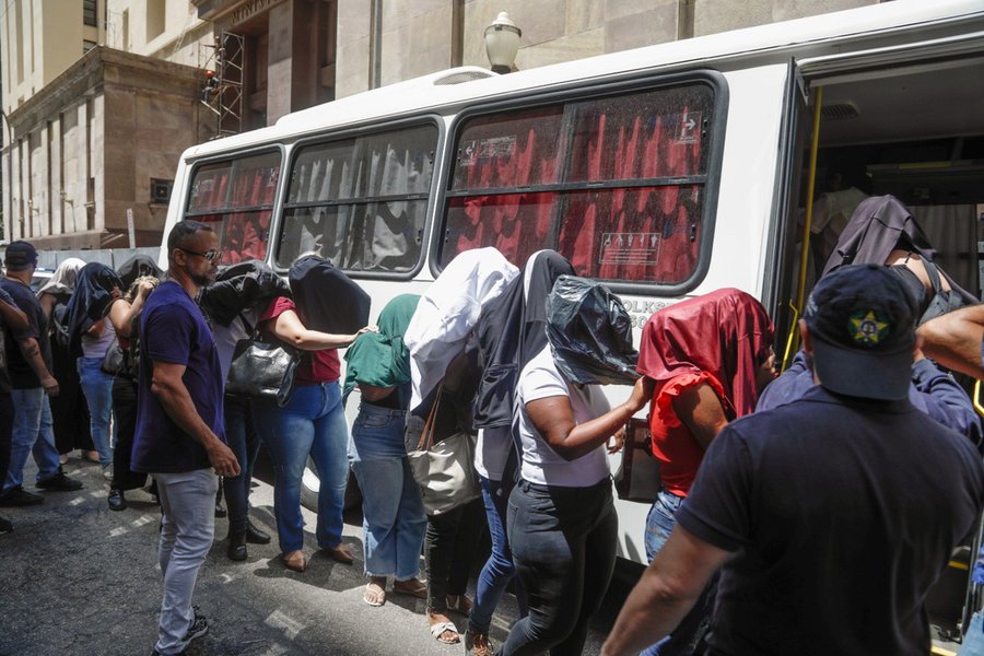 Polícia do Rio fecha centrais ilegais de empréstimo consignado e prende “funcionários” de call center