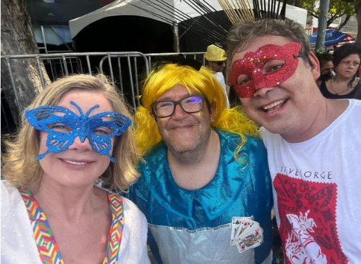 Políticos se esbaldam no Carnaval de Rua do Rio
