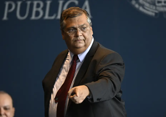 Flávio Dino: “Chacina de Sinop é efeito da irresponsável política armamentista de Bolsonaro”