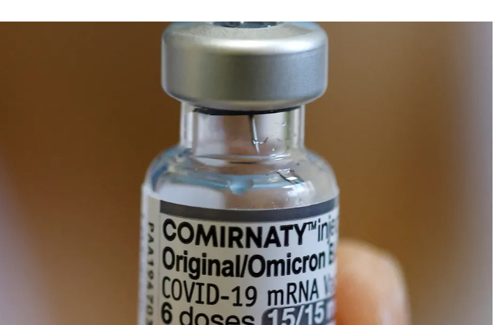 Brasil começa a aplicar vacina bivalente contra Covid-19 nesta segunda