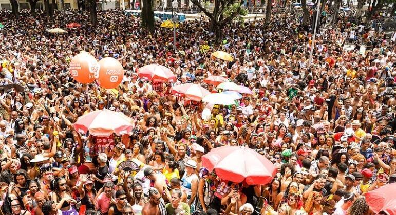 Bola Preta reúne cerca de 1 milhão de foliões no Centro do Rio
