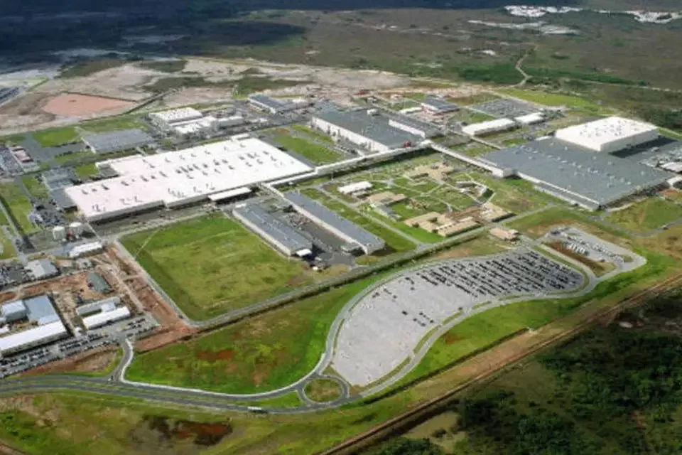 Lula quer que a China abra fábricas de carros elétricos nas indústrias que a Ford fechou no Brasil