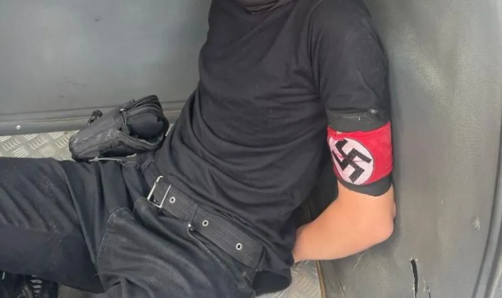 Nazista comete atentado à bomba em escola do interior de São Paulo