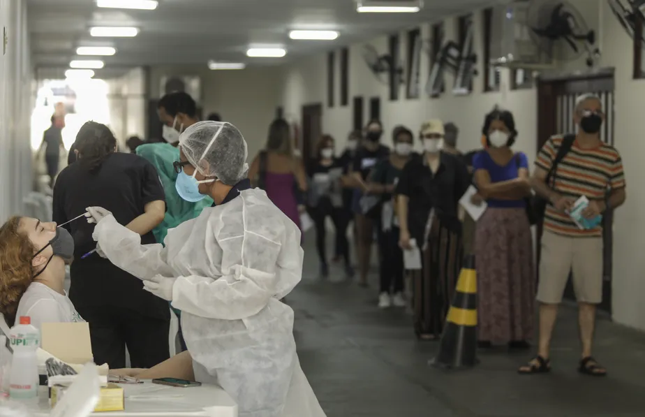 Último Boletim Infogripe, da Fiocruz, mostra aumento de casos de síndrome respiratória grave por Covid-19 no Brasil