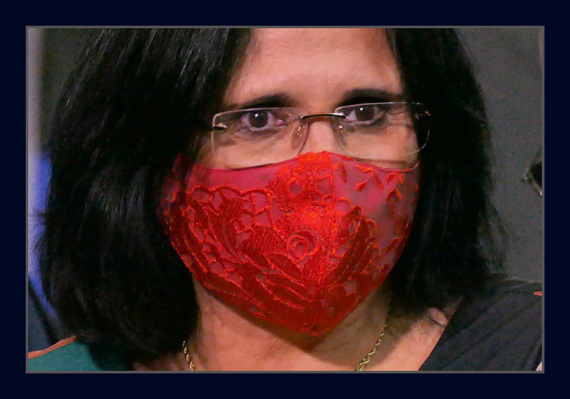 Damares Alves circula pelo Senado de máscara; foi acometida por herpes-zóster