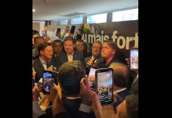 Bolsonaro chama Valdemar de chefe e diz que EUA “são o Brasil que deu certo” (vídeo)