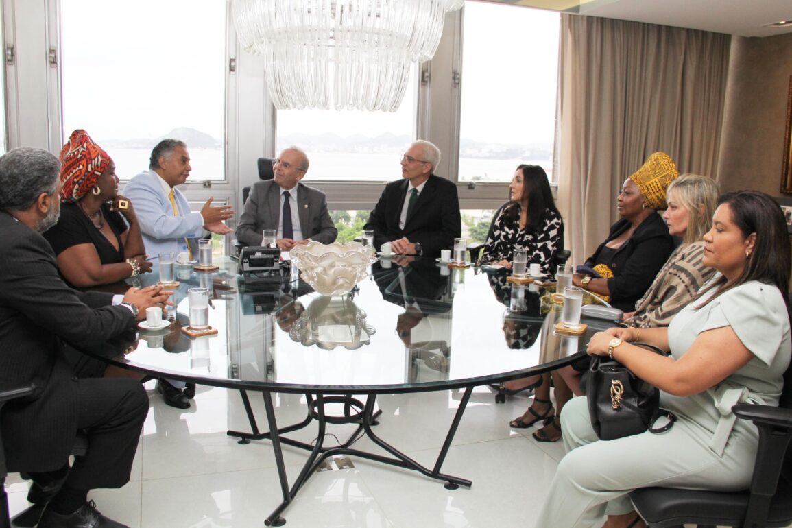 Presidente do TJRJ recebe Comissão Estadual da Verdade da Escravidão Negra no Brasil