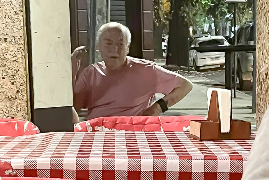 Pai do governador do Rio é assaltado no Humaitá; ladrão levou o celular dele