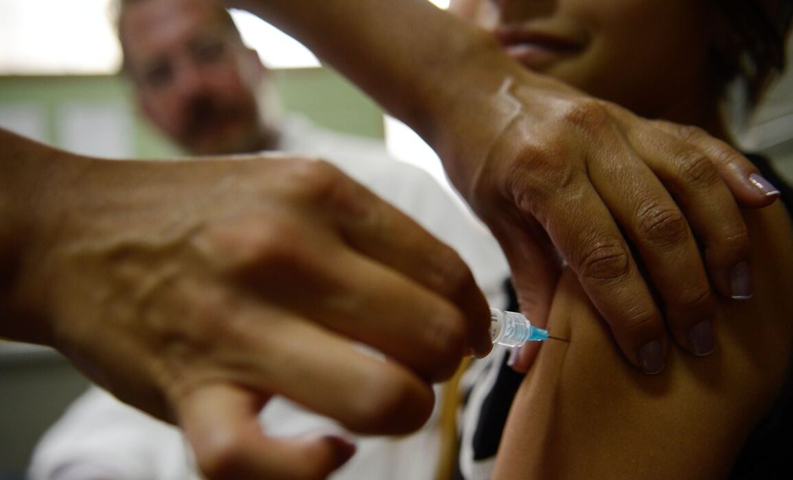 Estudo divulgado para marcar Dia Mundial da Prevenção do Câncer de Colo do Útero revela que vacinação contra HPV está abaixo da meta