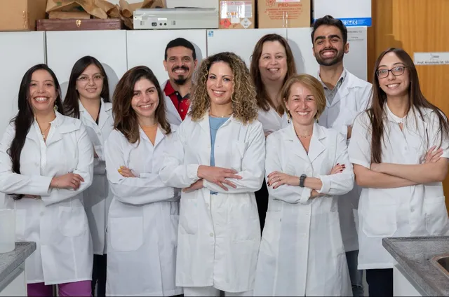 Cientistas de Minas criam carne de frango em laboratório para evitar abate de animais