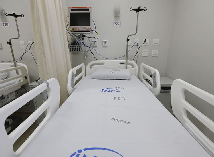 Março Azul: internações por câncer de intestino batem recorde no país