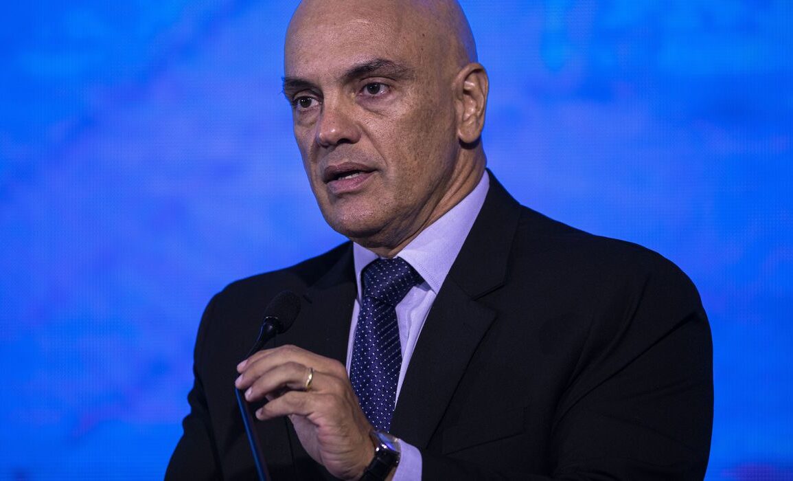 Moraes mantém prisão de 294 acusados por atos antidemocráticos