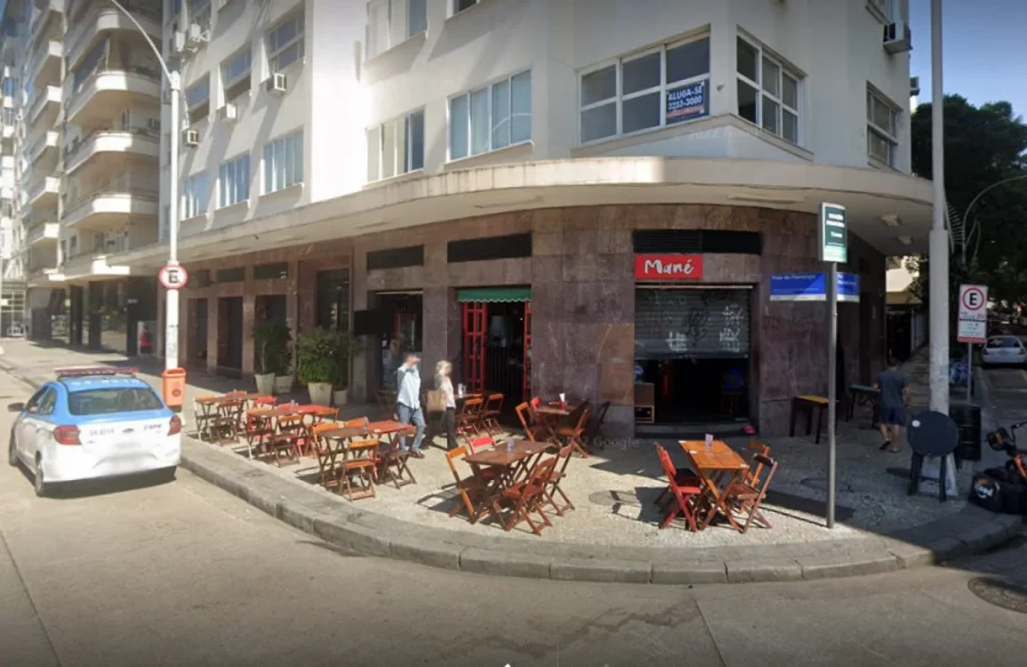 Justiça determina soltura de mulher que cometeu racismo contra funcionária de bar no Flamengo