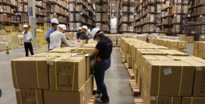 Governo vai oferecer remédios ao exterior, antes que apodreçam no depósito do ministério da Saúde