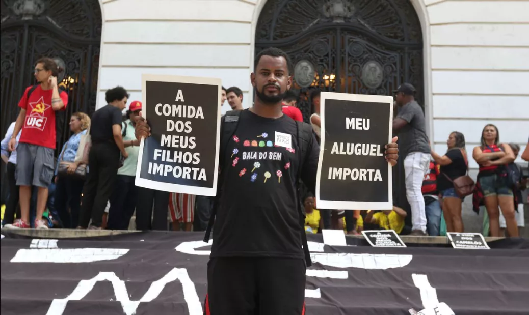 Movimentos de camelôs e ambulantes fazem ato na Cinelândia e pedem regularização dos trabalhadores