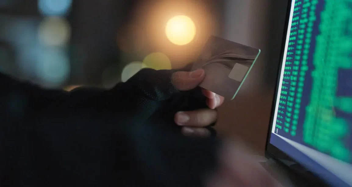 Banco é condenado a indenizar cliente que caiu em golpe cartão clonado