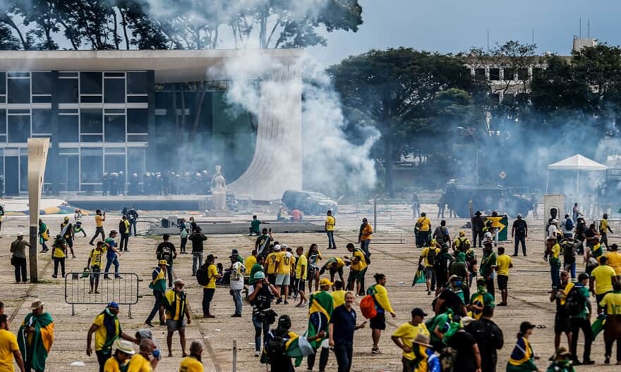 2 ministros votam para tornar réus 100 denunciados por atos golpistas