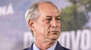 Ciro reaparece onde sempre esteve: na direita