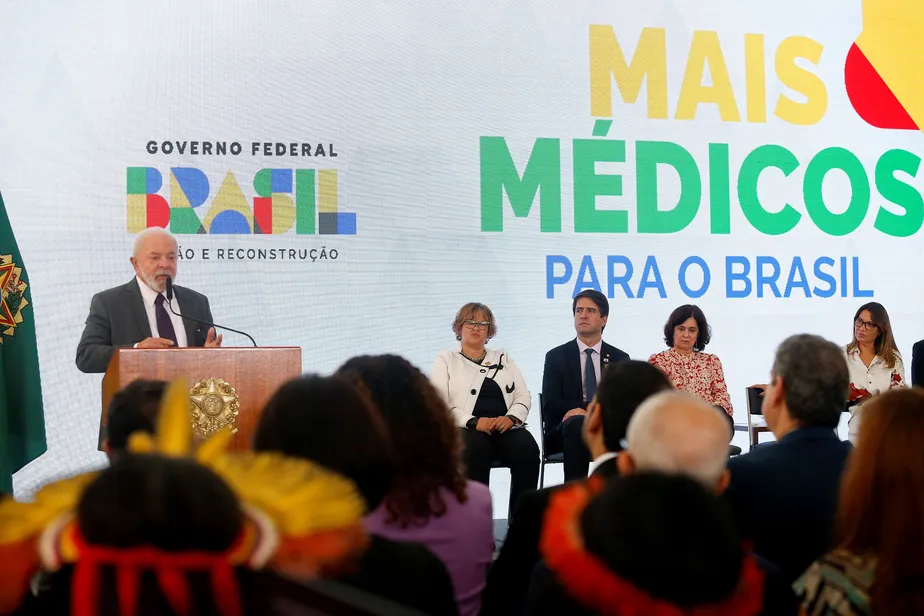 Governo relança programa de especialização acadêmica para profissionais de saúde que atuam no Mais Médicos