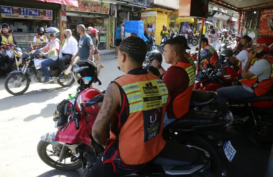 Prefeitura fará registro de mototaxistas interessados em utilizar o aplicativo Moto.Rio; serviço está previsto para começar em junho
