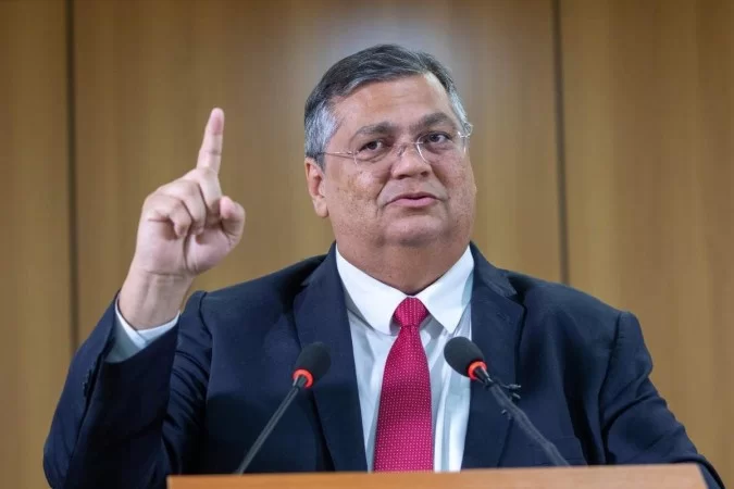 Dino e Lira se encontram para tratar de operação contra aliados do presidente da Câmara