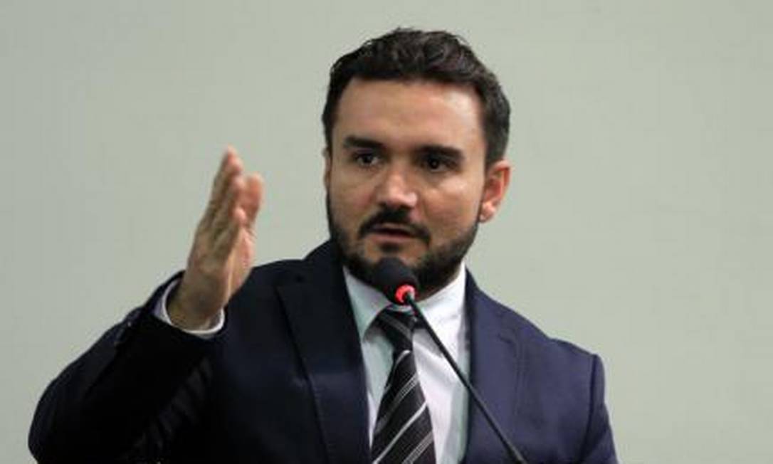 Deputado aliado de Lira participa de negociações para compor ministério