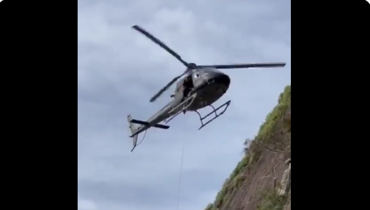 Homem cai na Pedra da Gávea e é resgatado por helicóptero
