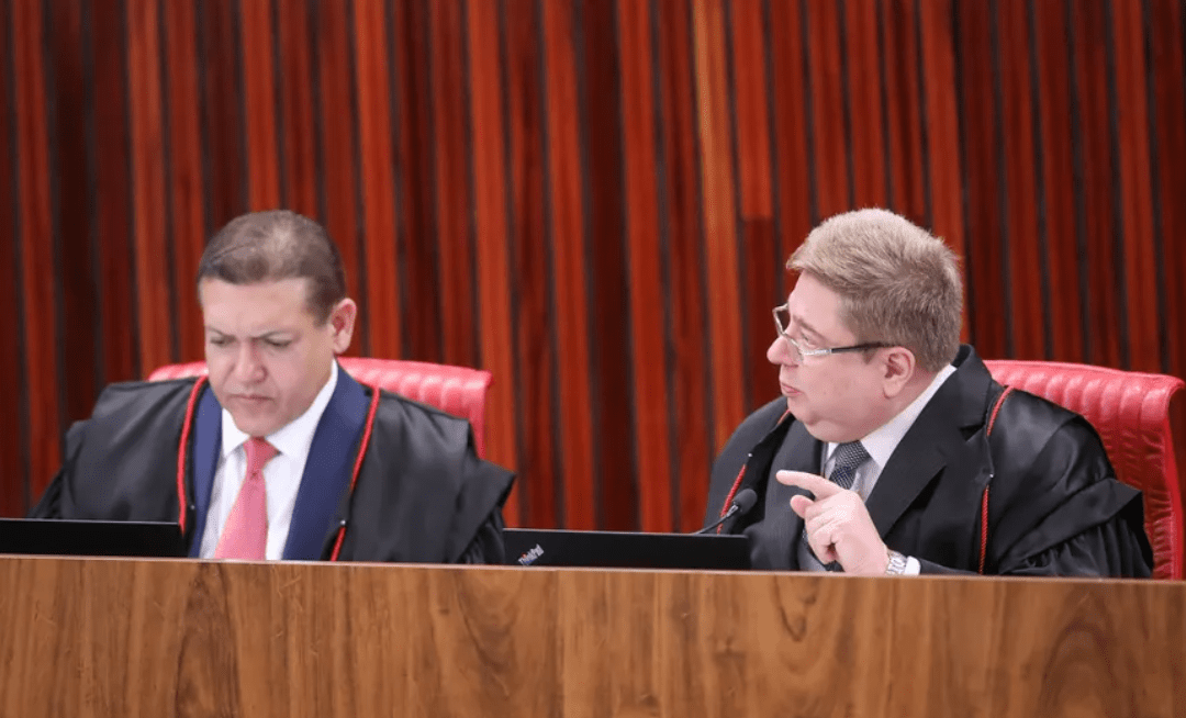 Julgamento da inelegibilidade recomeça hoje e Bolsonaro crê que será protegido por ministro que censurou Lollapalooza