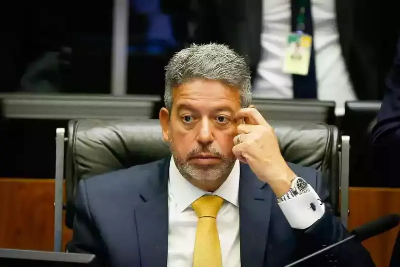 PF encontra indícios de que Arthur Lira recebeu dinheiro do esquema de fraude dos kits de robótica