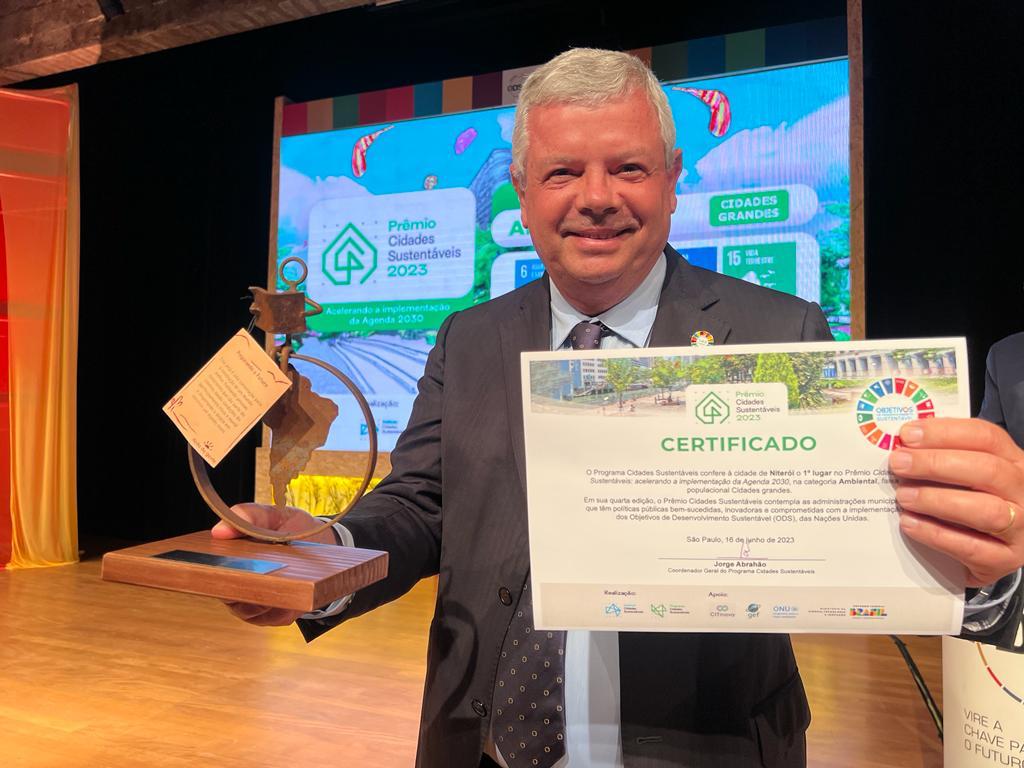 Prefeito de Niterói recebe Prêmio Cidades Sustentáveis pelo Parque Orla de Piratininga Alfredo Sirkis  